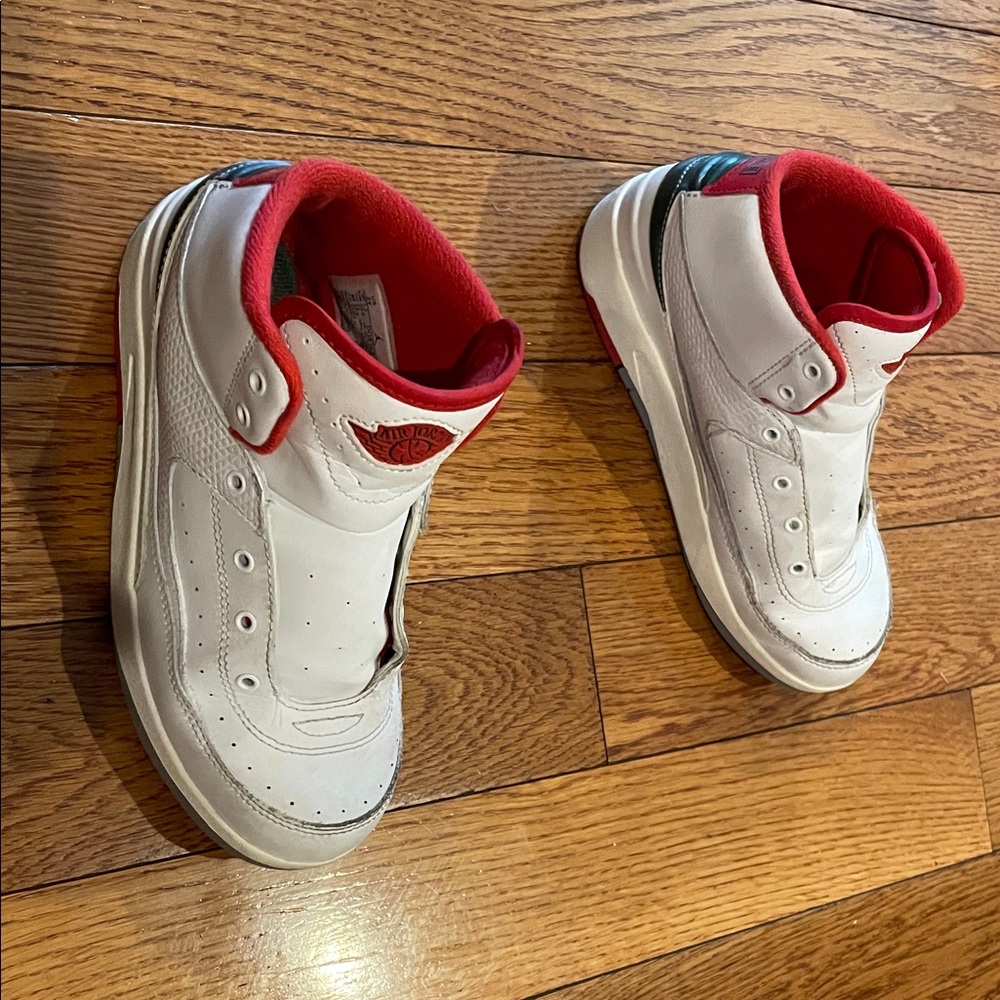dq8564-101 Nike air jordan high top size 2
